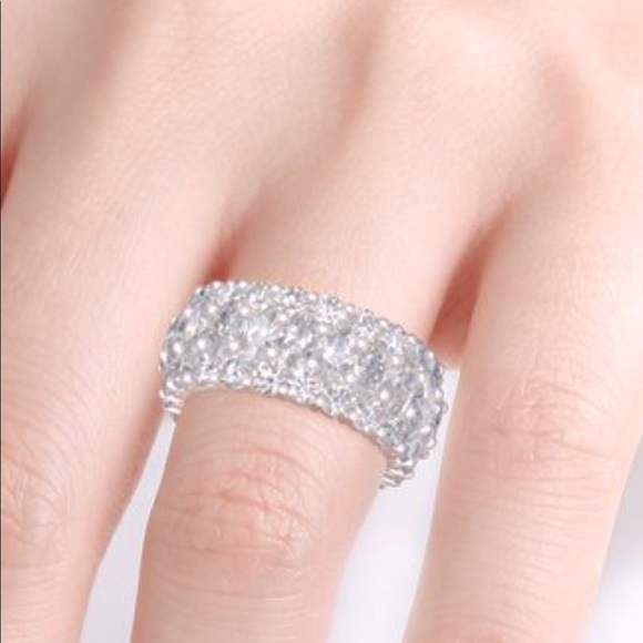 CLASSIC OVAL AND ROUND CUT STERLING SILVER ETERNITY RING 10